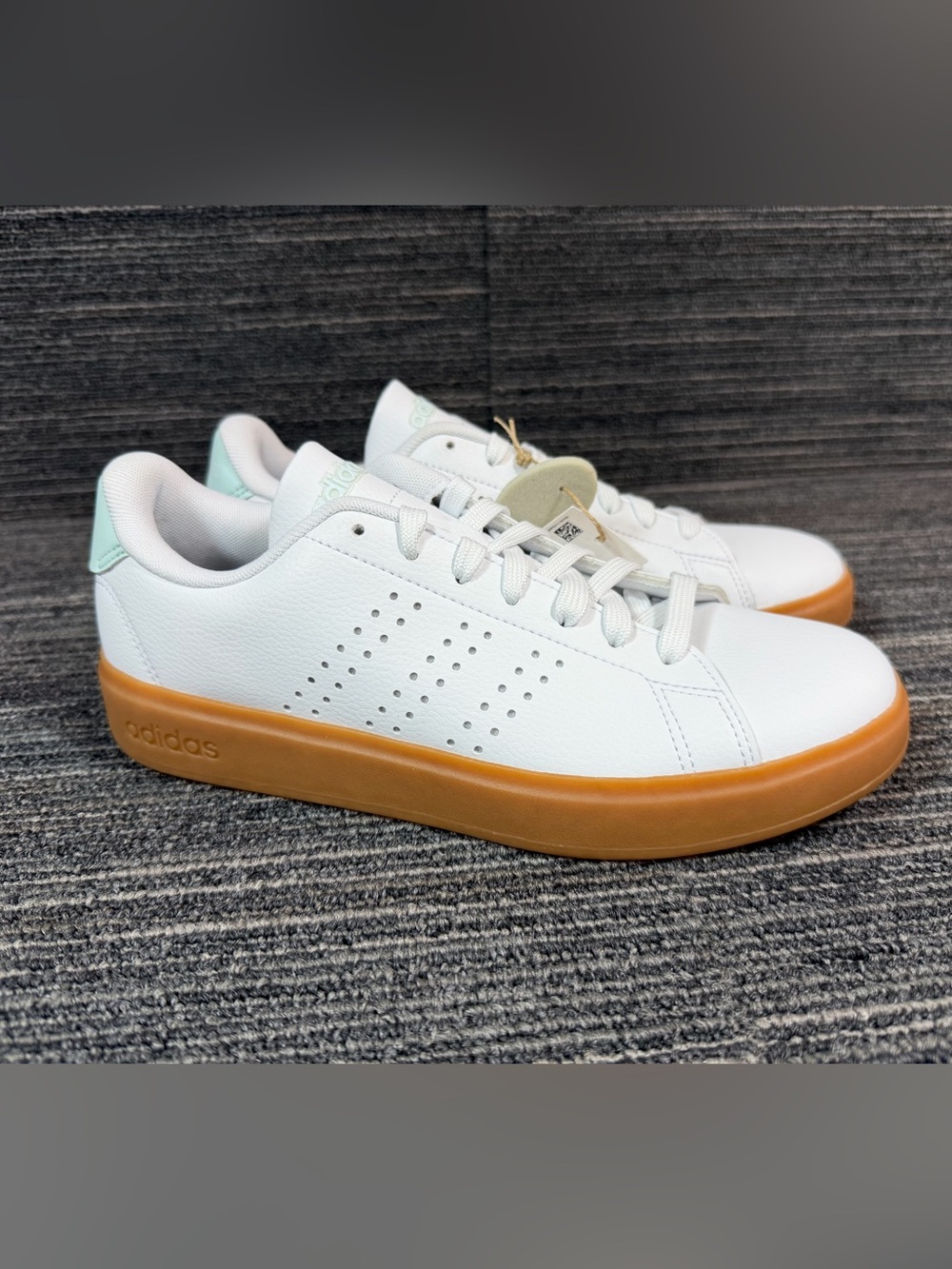 adidas Advantage 2.0 Cloud White/Mint/Gum Outsole Women’s 8 NWOB